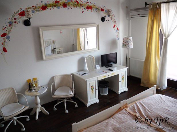 Conacul Archia, camera "Flori de câmp"