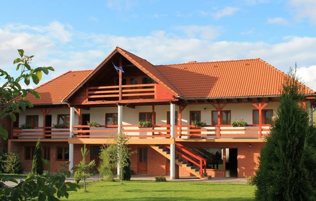 pensiunea-barangolo-lupeni-960x640